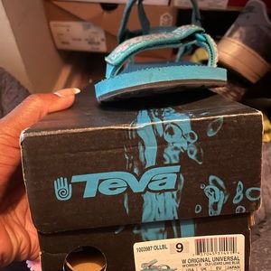 Brand new size 9 women’s teva sandals.